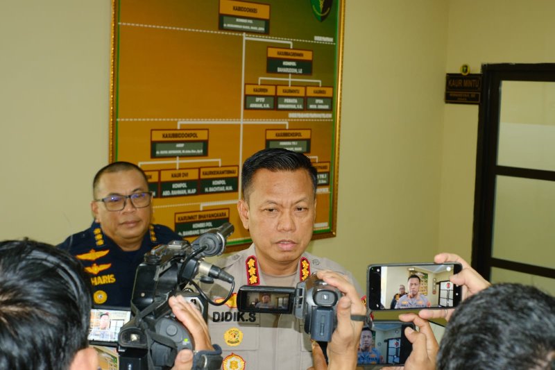 *Konferensi Pers Biddokkes Polda Sulsel Terkait Penanganan Laka Laut KM Nurul Salsa di Perairan Selayar*