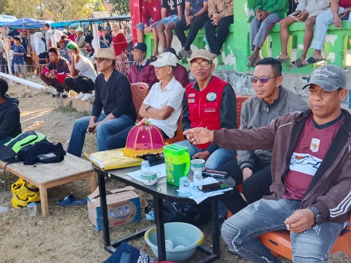 Kapolsek Tompobulu Pantau Langsung Laga Sepak Bola Garing FC vs Campagaya FC, Kegiatan HUT RI Berjalan Aman dan Kondusif