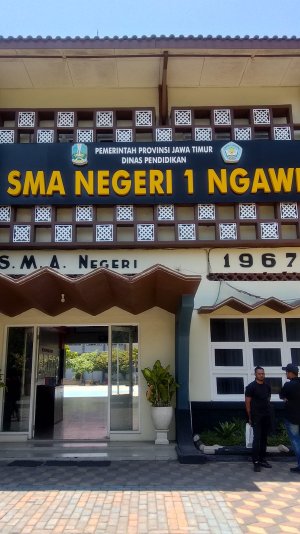 Di Balik Pintu SMAN 1 Ngawi Diduga Adanya Kejahatan Dengan Modus Lama Yaitu "Jual Beli Seragam dan Uang Gedung dengan Jumlah Besar"