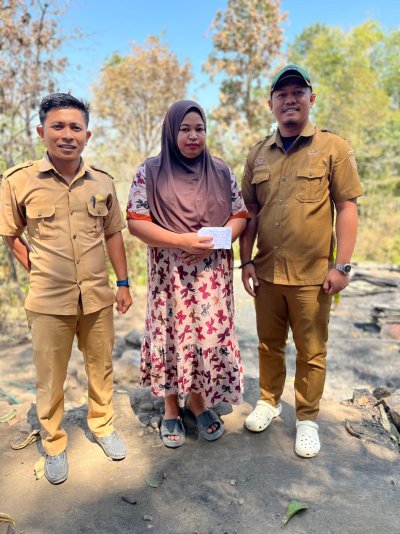 Peduli Sesama, Ketua KKG Wilayah I Bontolempangan Kunjungi dan Bantu Korban Kebakaran di Desa Bontoloe